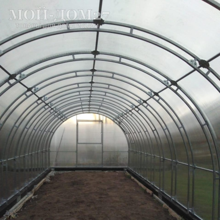 Теплица СверхПрочная Усиленная 8 метров с поликарбонатом | Мой-Дом27 | Каркас изготовлен из оцинкованной замкнутой трубы 20*20 мм.<br>
 Ширина - 3 метра. Высота - 2,1 метра. Длина 8 метров.<br>
 Выдерживаемая снеговая нагрузка - 300 кг/м2. Выдерживаемая ветровая нагрузка - до 22 м/с.<br>
 <b>Расстояние между дугами 0,65 метра.&nbsp;ДВОЙНАЯ ДУГА под дугой приварена еще одна дуга - толщина металла каждой дуги 1,2&nbsp;мм.</b>&nbsp;Ширина двери 0,96 метра.<br>